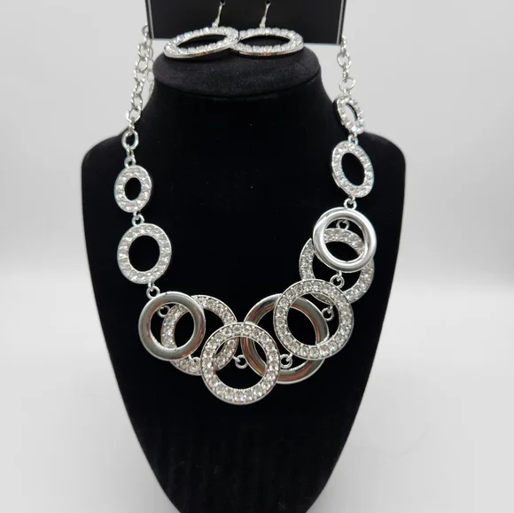 GORGEOUS SILVER TONE CRYSTAL ENCRUSTED NECKLACE WITH MATCHING EARRINGS ( SET) - Picture 4 of 4